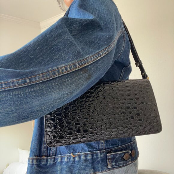 Sophisticated Black Textured Crossbody Bag - Picture 1 of 13